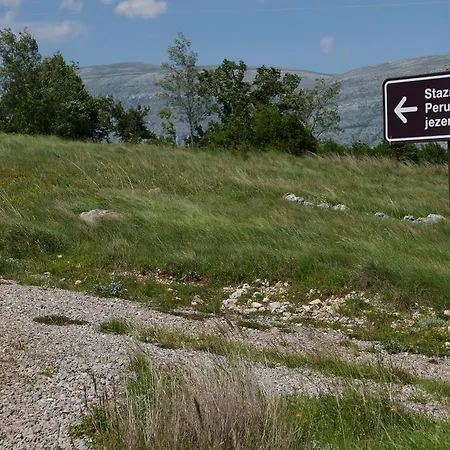 Cvitini Dvori Garjak *