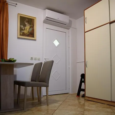 Cvitini Dvori Garjak Apartment *