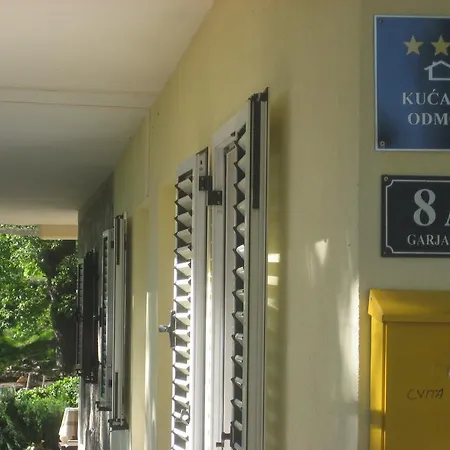 Cvitini Dvori Garjak Apartment